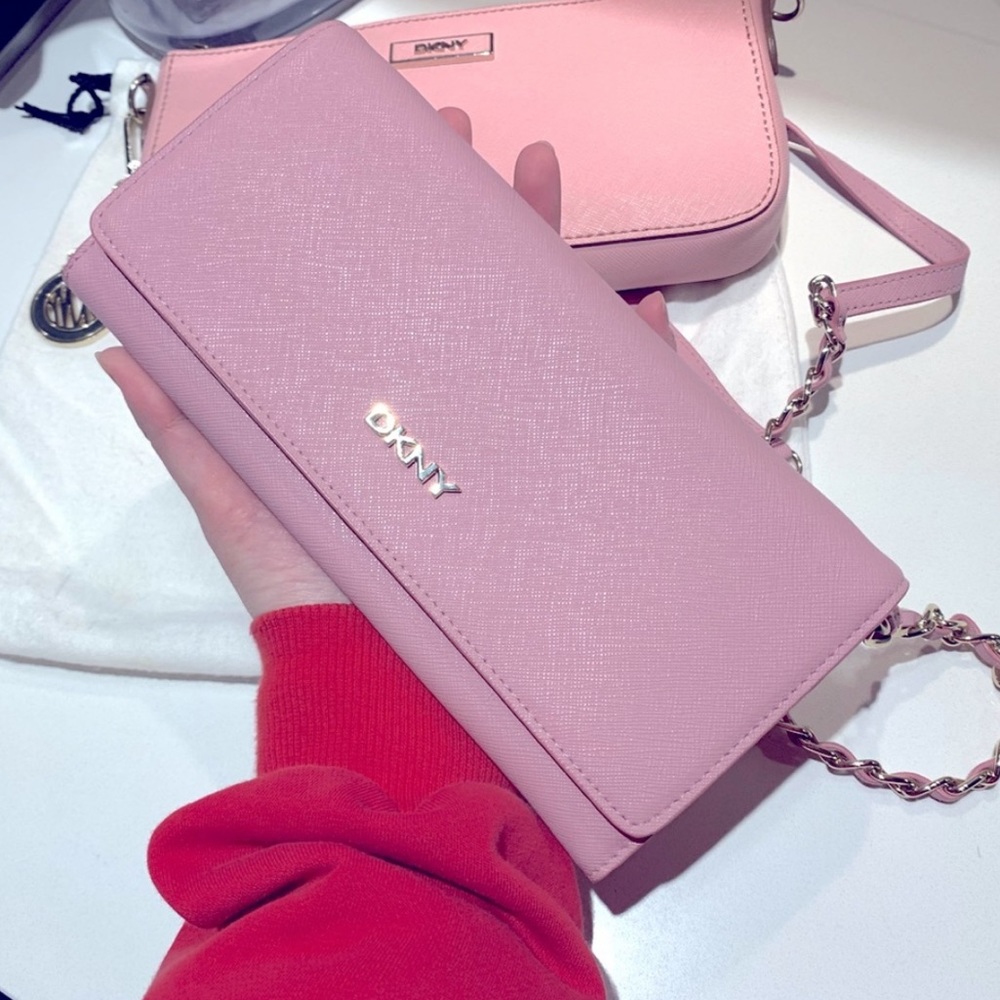 DKNY woc wallet on chain